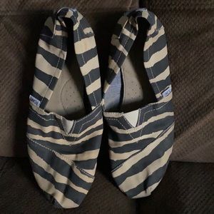 TOMS tiger shoes